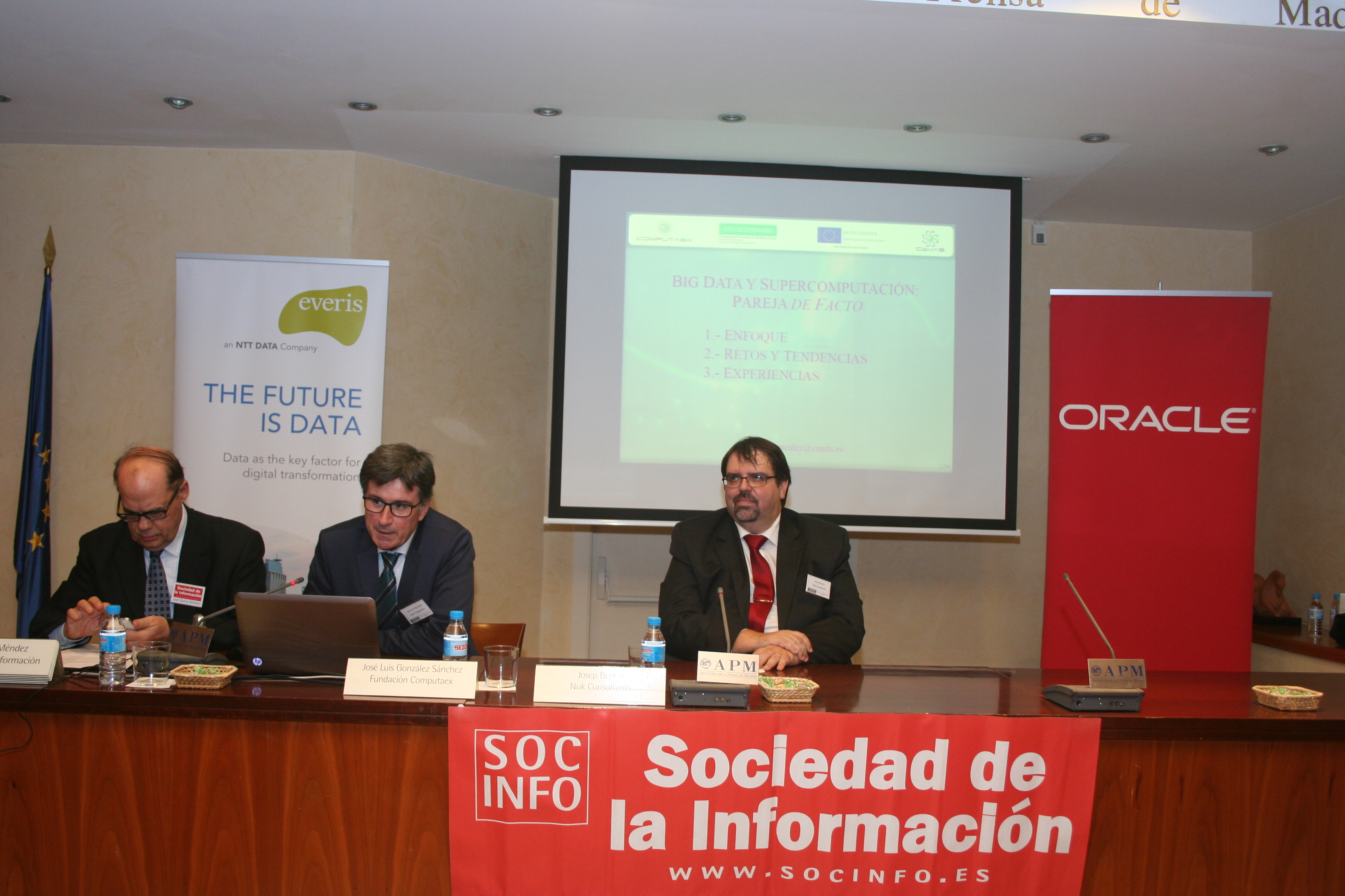 D. José Luis González, impartiendo su ponencia "Big Data y Supercomputación: pareja de facto".